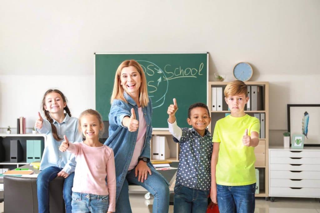 What Qualities Make a Good TEFL Teacher? (8 Traits)